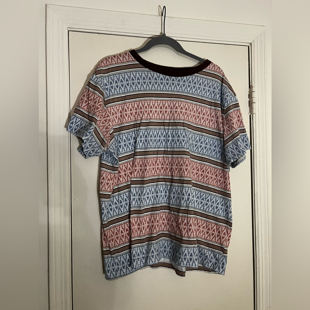 Soft, stretchy, multi-coloured cotton tee #casualvibes
Size Large